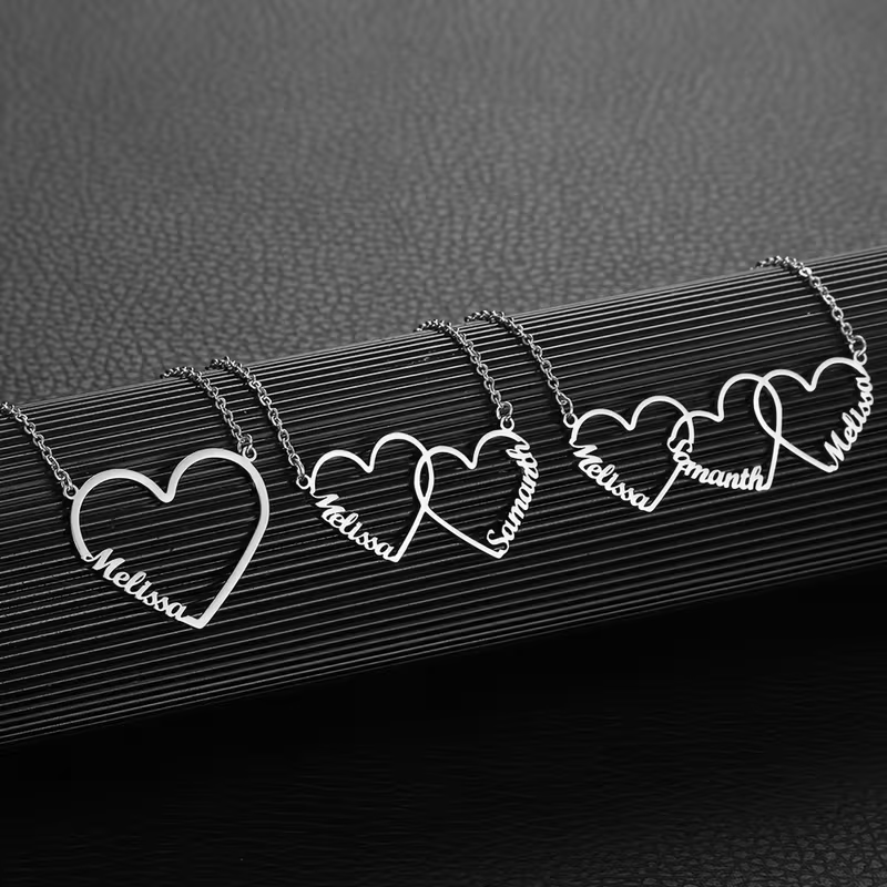 Engraved Name Necklace - カスタムインターロッキングハートネームネックレス 名入れ1/2/3名入りペンダント ステンレス製カップル・家族ジュエリーギフト 女性・お母さん向け