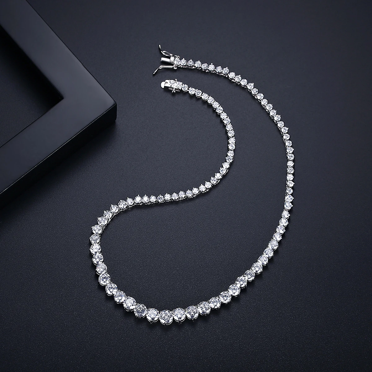女性のための豪華なテニスネックレス,ラインストーン付きの高級 - Crystal Choker Necklace のレビューと価格