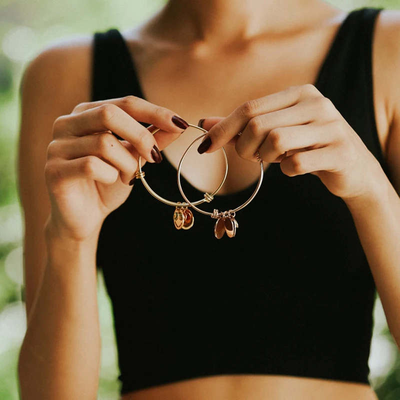 カスタム彫刻名バングルステンレス鋼ラウンドチャームブレスレッ - Rose Gold Bracelet のレビューと価格