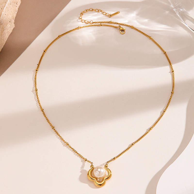 中国風の幸運の縁起の良い雲真珠ペンダントネックレス女性のため - Crystal Choker Necklace のレビューと価格