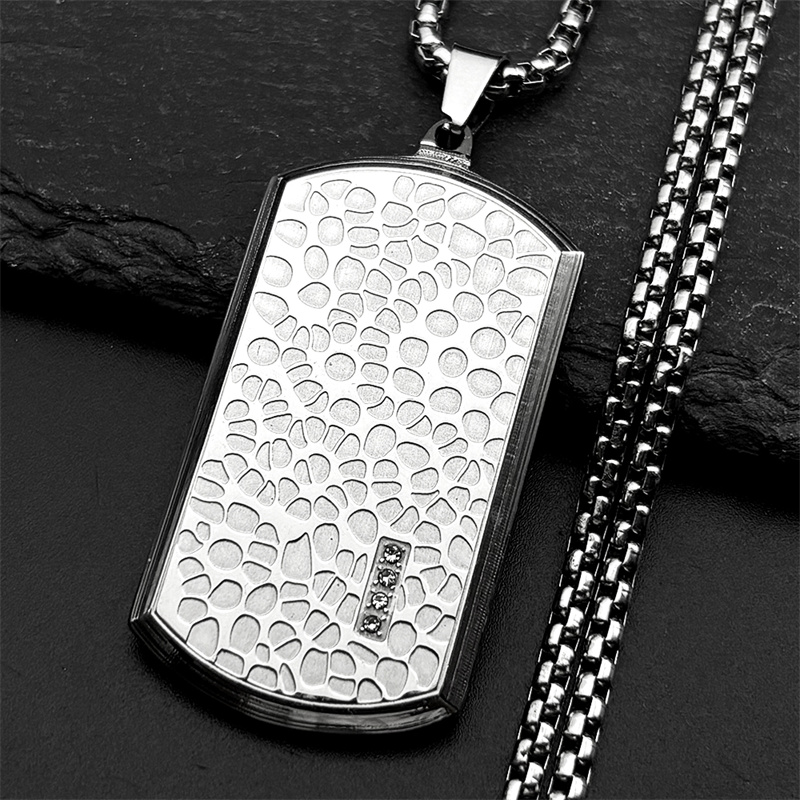 レトロなステンレス鋼の不規則なパターンのドッグタグペンダント - Mens Dog Tag Necklace のレビューと価格