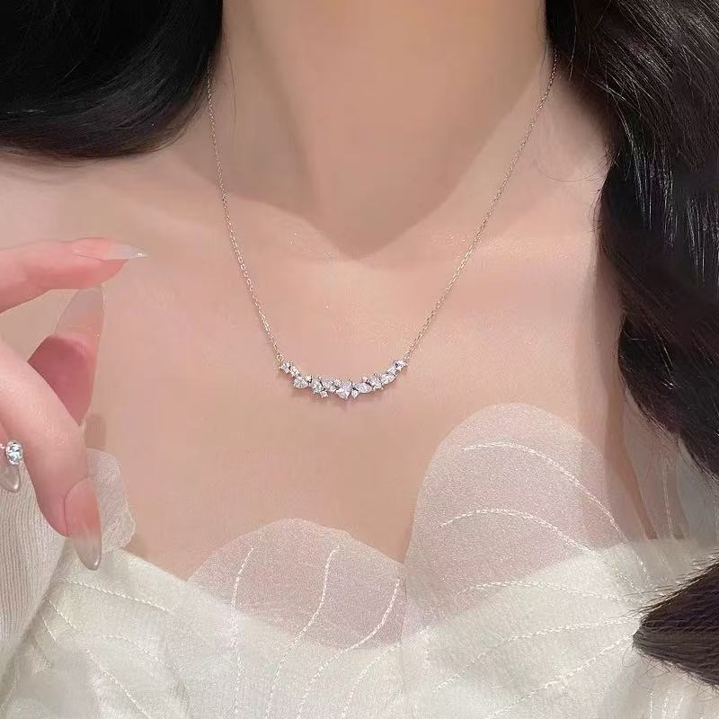 2.8カラット モアサナイト ネックレス エレガント 925 - Crystal Choker Necklace のレビューと価格